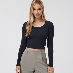 Vuori Women's Long Sleeve Pose Scoop Tee Black Size medium NWOT